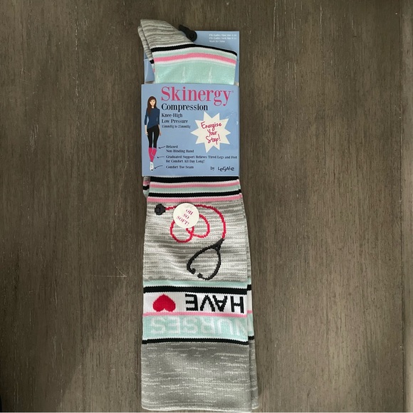 NWT Skinergy by LeGale Compression Socks Nurses Have Heart - Picture 1 of 1